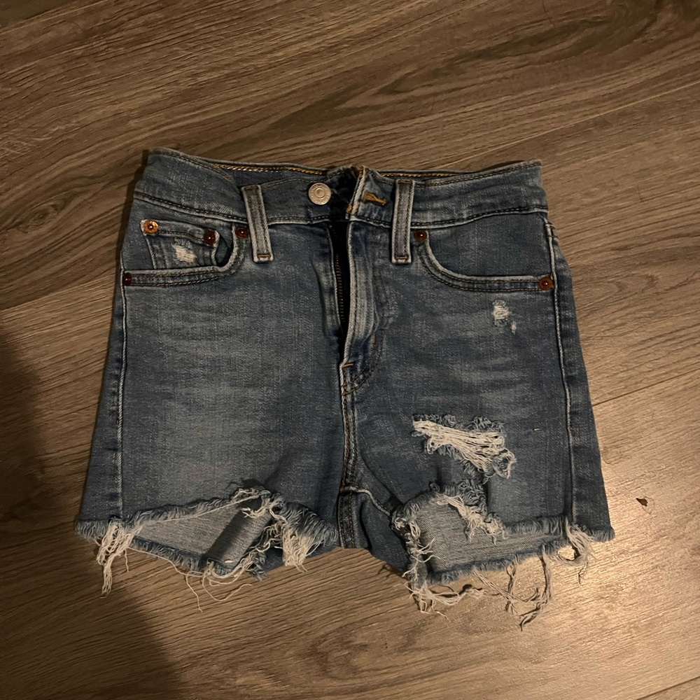Levi’s jean shorts. Like new. Size 23. High rise fit.